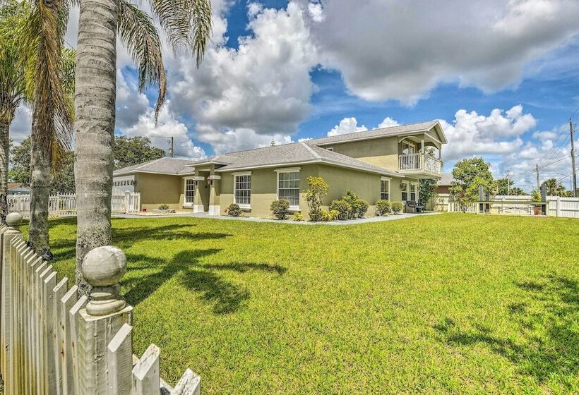 Cozy Coastal Retreat W/ Grill < 5 Mi To Beach