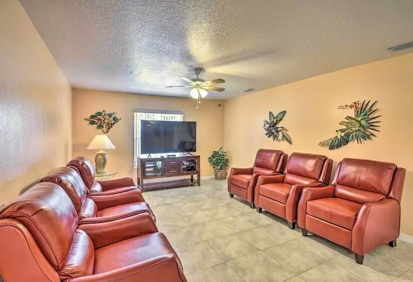 Cozy Coastal Retreat W/ Grill < 5 Mi To Beach