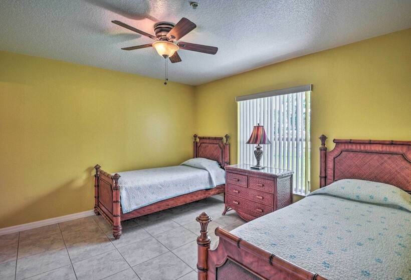 Cozy Coastal Retreat W/ Grill < 5 Mi To Beach