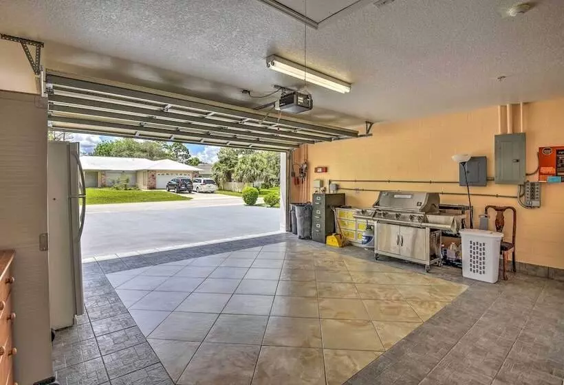 Cozy Coastal Retreat W/ Grill < 5 Mi To Beach