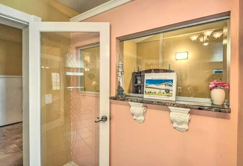 Cozy Coastal Retreat W/ Grill < 5 Mi To Beach