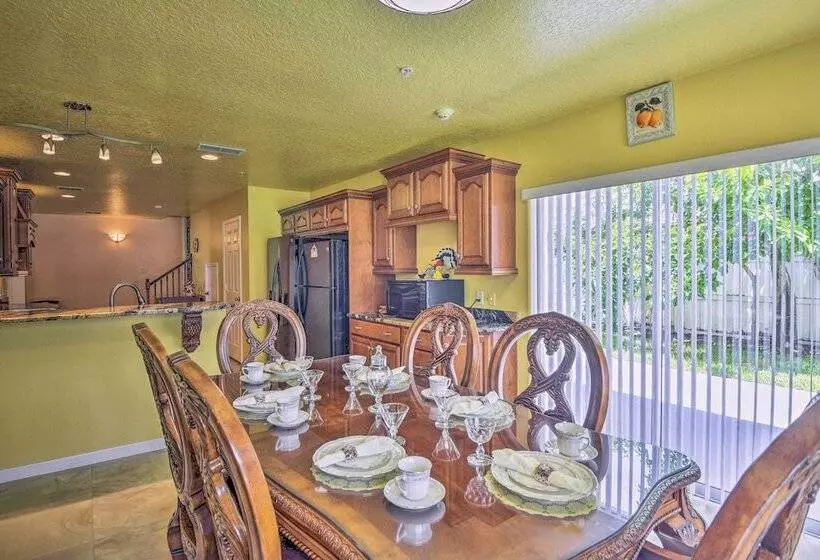 Cozy Coastal Retreat W/ Grill < 5 Mi To Beach