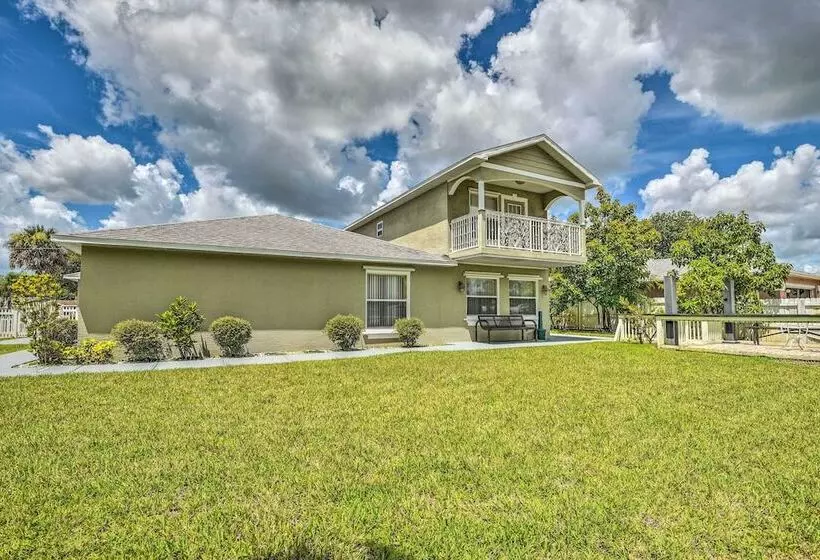 Cozy Coastal Retreat W/ Grill < 5 Mi To Beach