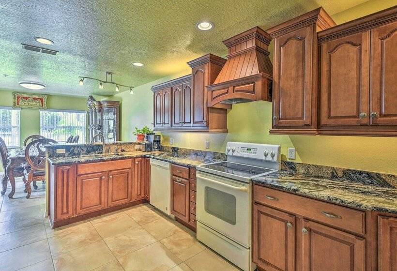 Cozy Coastal Retreat W/ Grill < 5 Mi To Beach