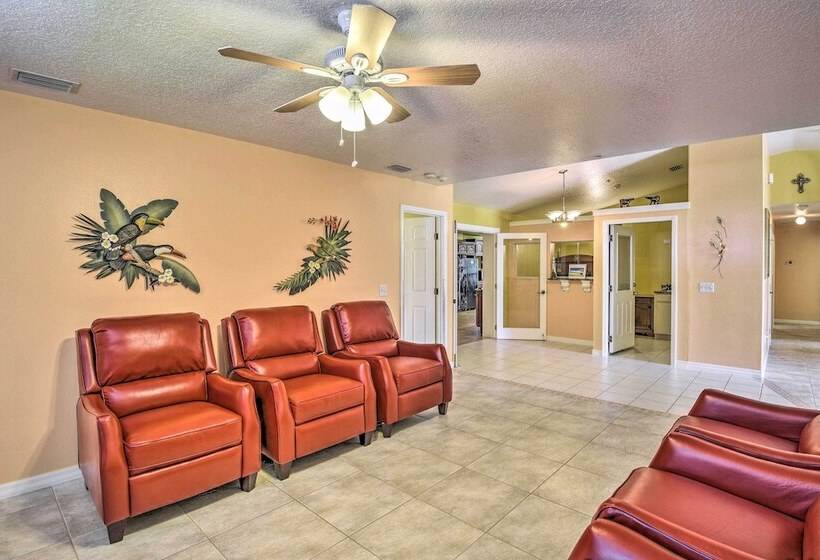 Cozy Coastal Retreat W/ Grill < 5 Mi To Beach