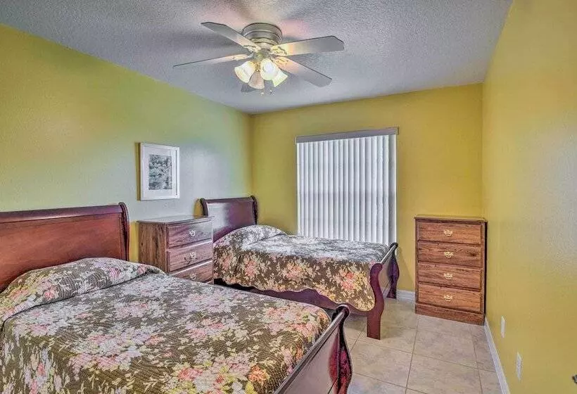 Cozy Coastal Retreat W/ Grill < 5 Mi To Beach