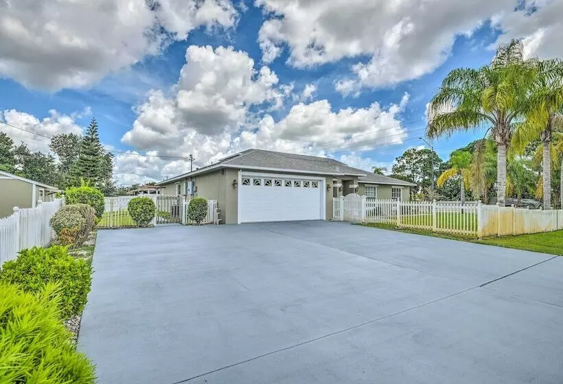 Cozy Coastal Retreat W/ Grill < 5 Mi To Beach