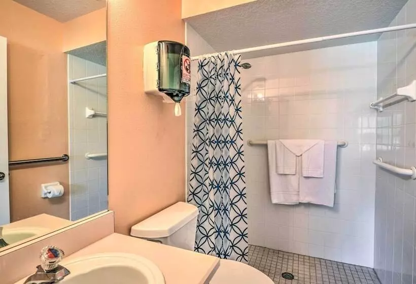 Cozy Coastal Retreat W/ Grill < 5 Mi To Beach