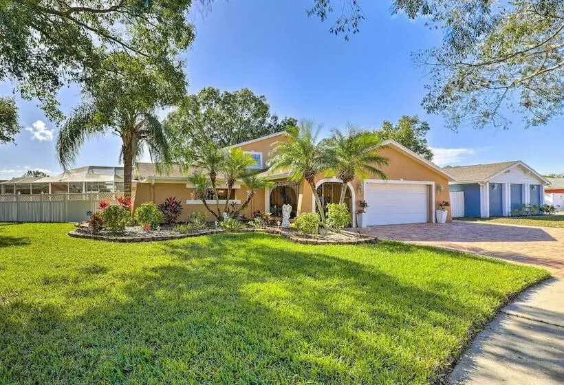 Cozy Home In Heart Of Tampa W/ Lanai & Pool!