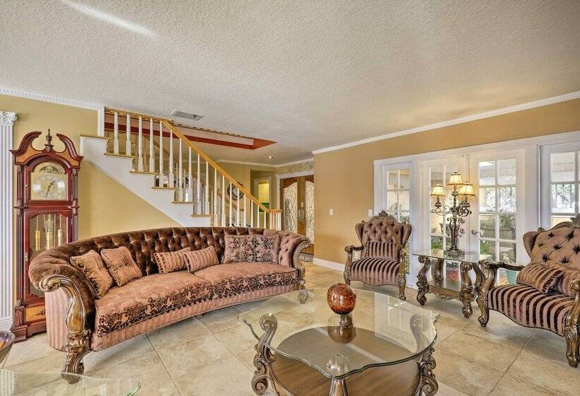 Cozy Home In Heart Of Tampa W/ Lanai & Pool!