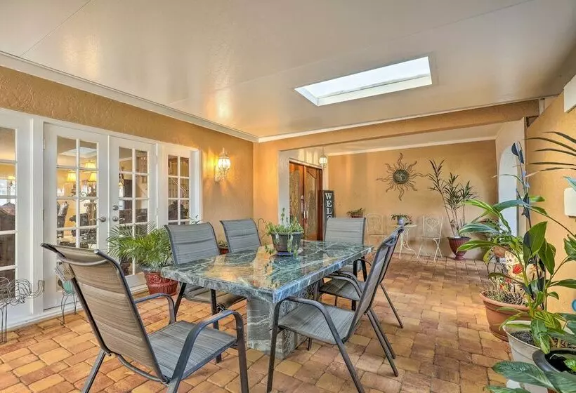 Cozy Home In Heart Of Tampa W/ Lanai & Pool!