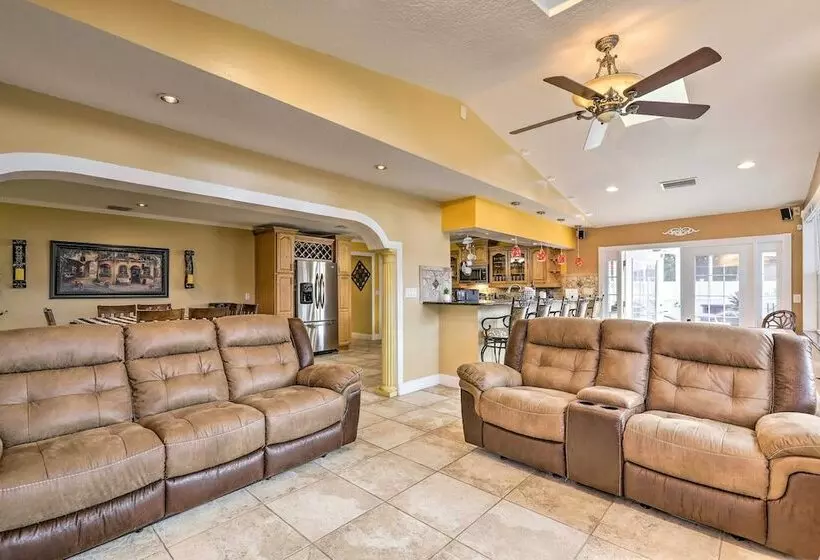 Cozy Home In Heart Of Tampa W/ Lanai & Pool!