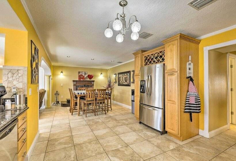 Cozy Home In Heart Of Tampa W/ Lanai & Pool!