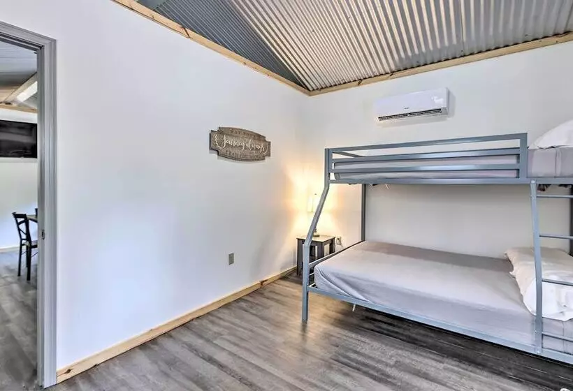 Creekside Cabin Retreat W/ Community Fire Pit