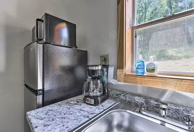 Creekside Cabin Retreat W/ Community Fire Pit