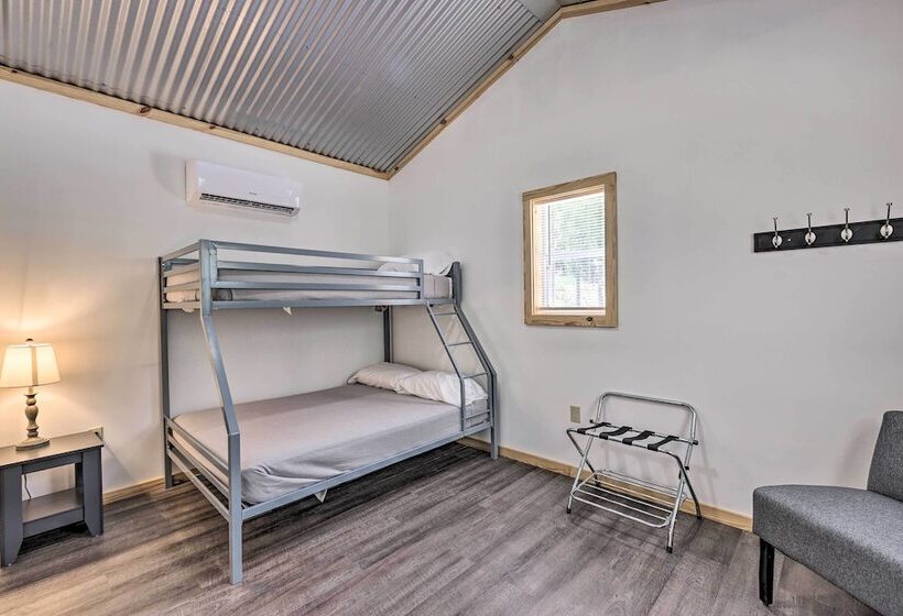 Creekside Cabin Retreat W/ Community Fire Pit