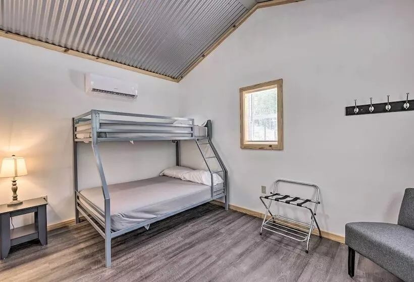 Creekside Cabin Retreat W/ Community Fire Pit