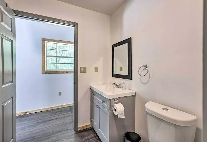 Creekside Cabin Retreat W/ Community Fire Pit