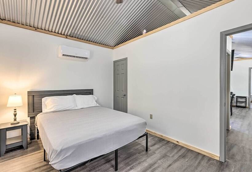 Creekside Cabin Retreat W/ Community Fire Pit