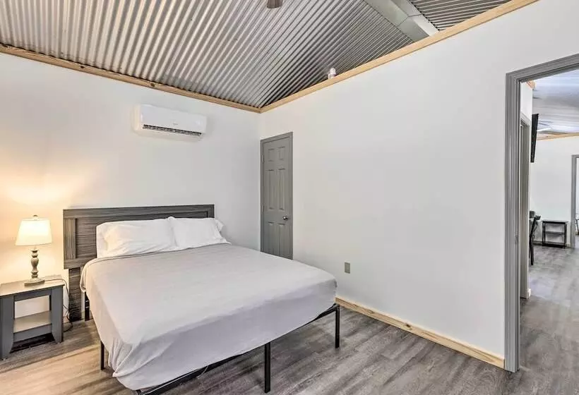 Creekside Cabin Retreat W/ Community Fire Pit