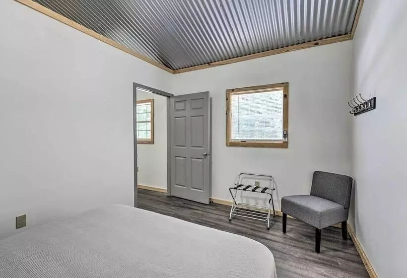 Creekside Cabin Retreat W/ Community Fire Pit