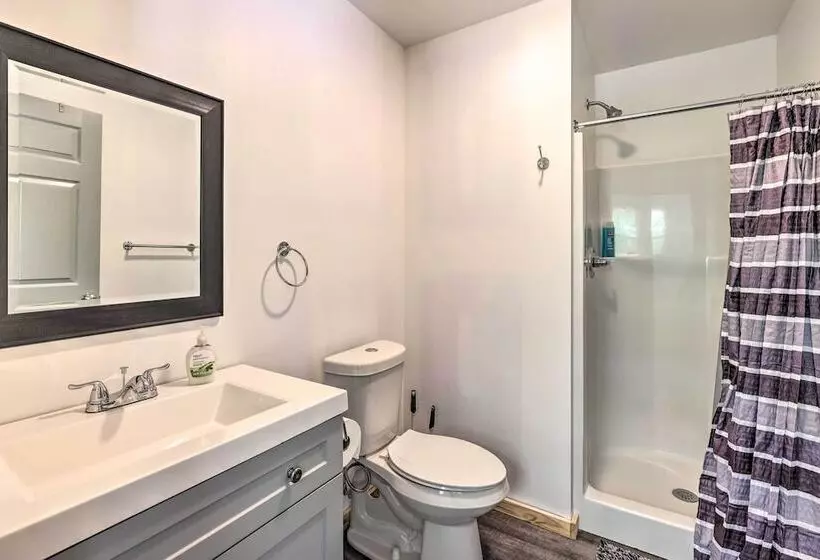 Creekside Cabin Retreat W/ Community Fire Pit