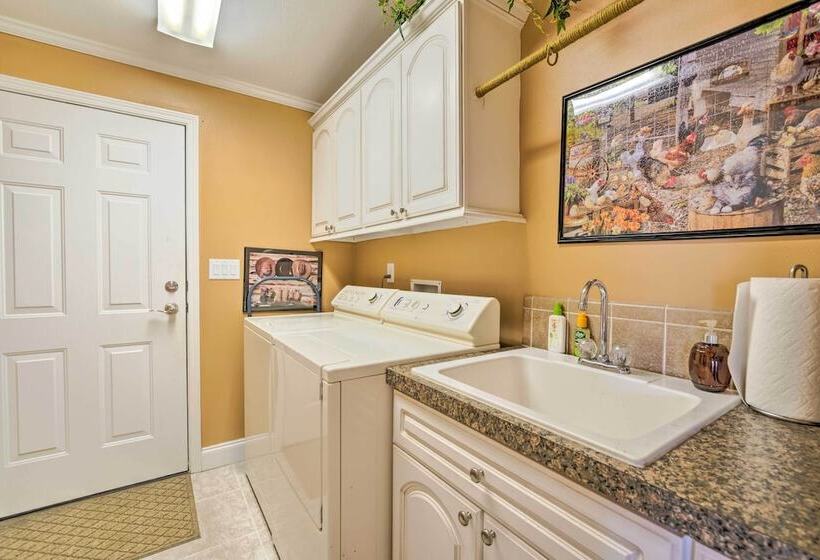 Equestrian Estate W/ Over 100 Mi Horse Trails