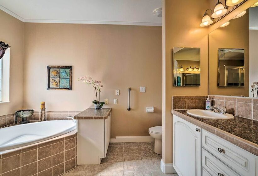 Equestrian Estate W/ Over 100 Mi Horse Trails