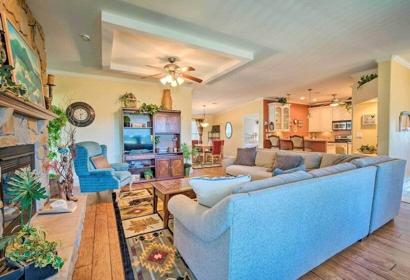 Equestrian Estate W/ Over 100 Mi Horse Trails