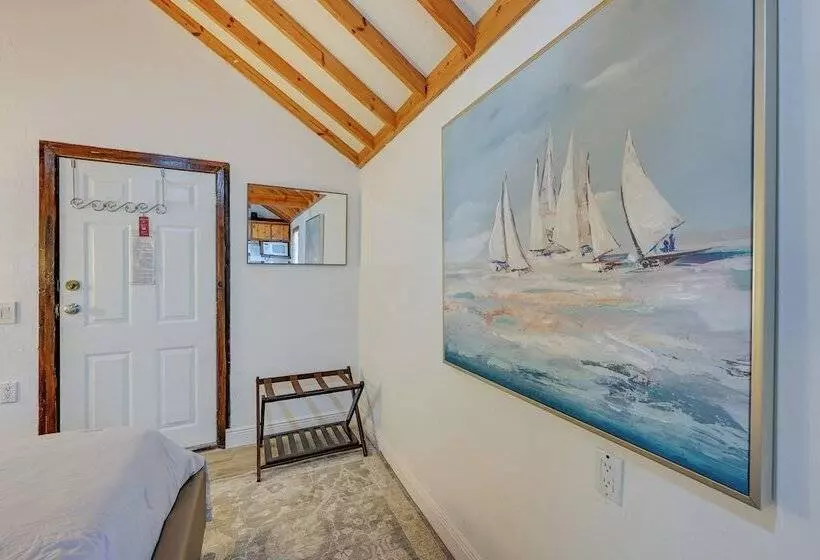 Everglades City Trailer Cabin: Boat Slip & Porch!