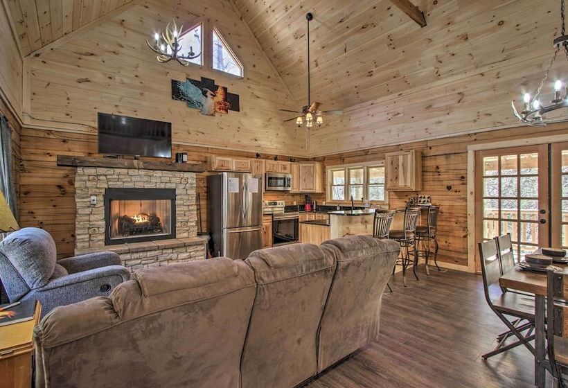 The Phoenix  Cabin W/ Hot Tub In Gatlinburg!