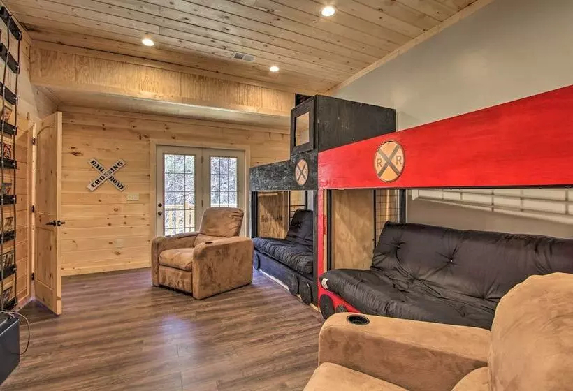 The Phoenix  Cabin W/ Hot Tub In Gatlinburg!