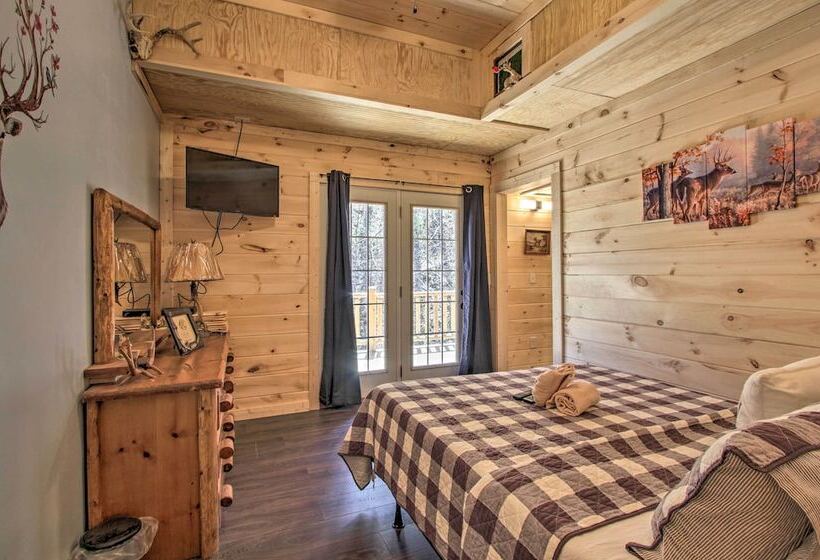 The Phoenix  Cabin W/ Hot Tub In Gatlinburg!