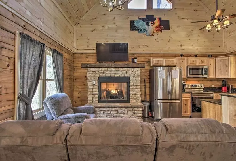 The Phoenix  Cabin W/ Hot Tub In Gatlinburg!