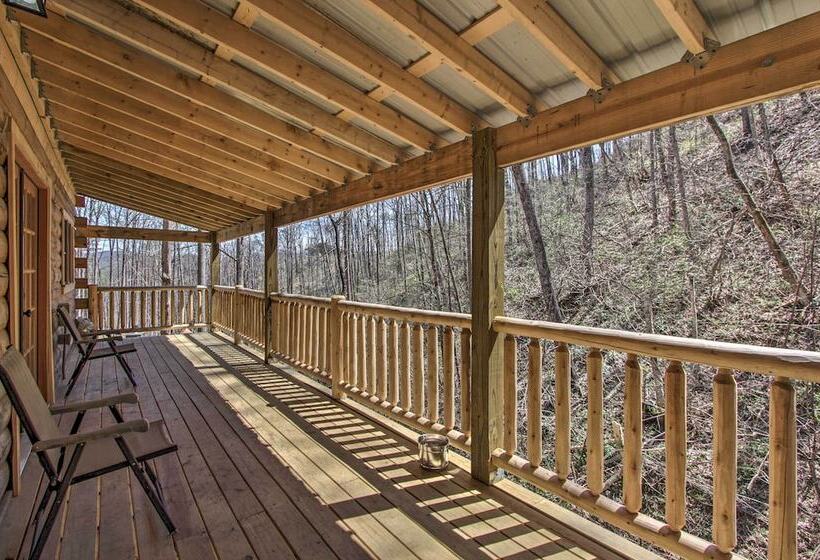 The Phoenix  Cabin W/ Hot Tub In Gatlinburg!