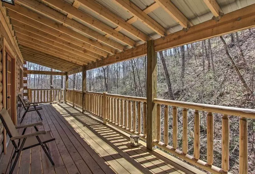 The Phoenix  Cabin W/ Hot Tub In Gatlinburg!