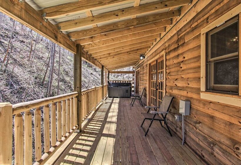 The Phoenix  Cabin W/ Hot Tub In Gatlinburg!