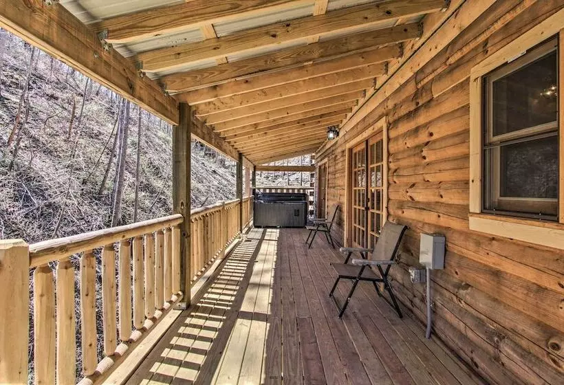 The Phoenix  Cabin W/ Hot Tub In Gatlinburg!