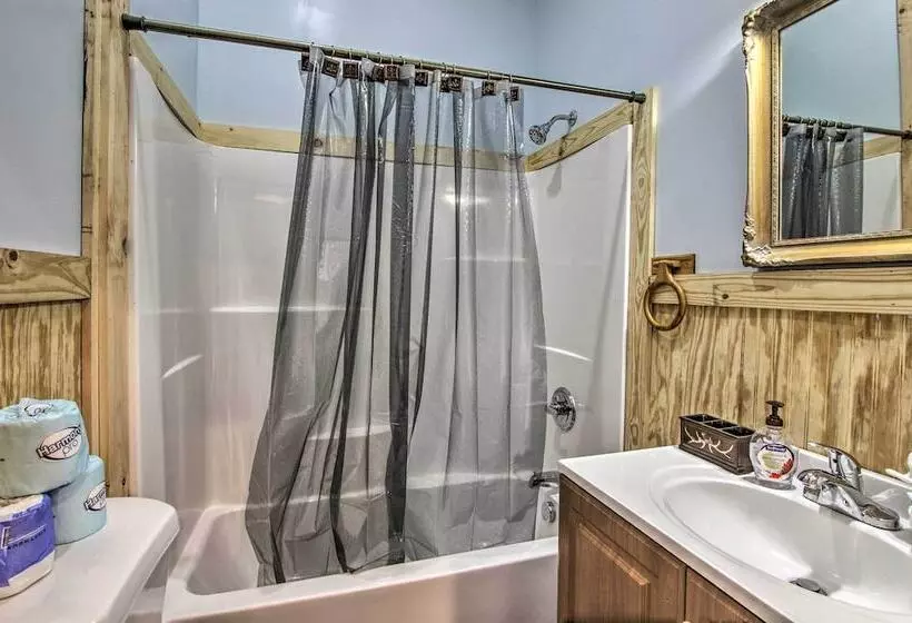 The Phoenix  Cabin W/ Hot Tub In Gatlinburg!