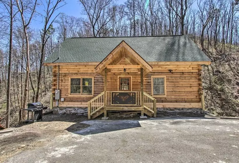 The Phoenix  Cabin W/ Hot Tub In Gatlinburg!