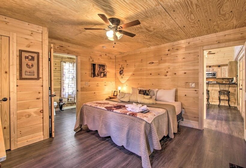 The Phoenix  Cabin W/ Hot Tub In Gatlinburg!