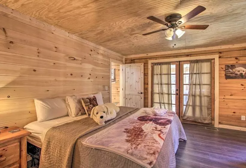 The Phoenix  Cabin W/ Hot Tub In Gatlinburg!