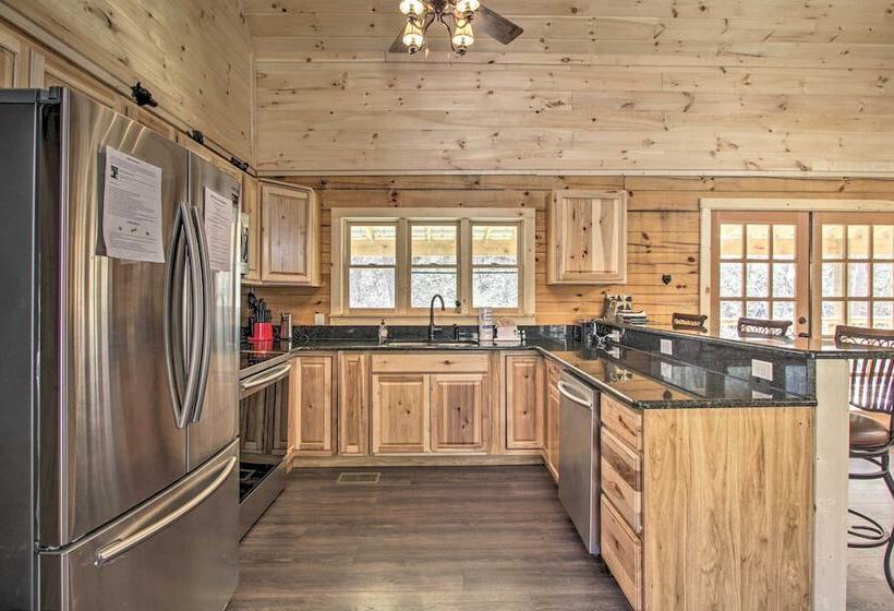 The Phoenix  Cabin W/ Hot Tub In Gatlinburg!