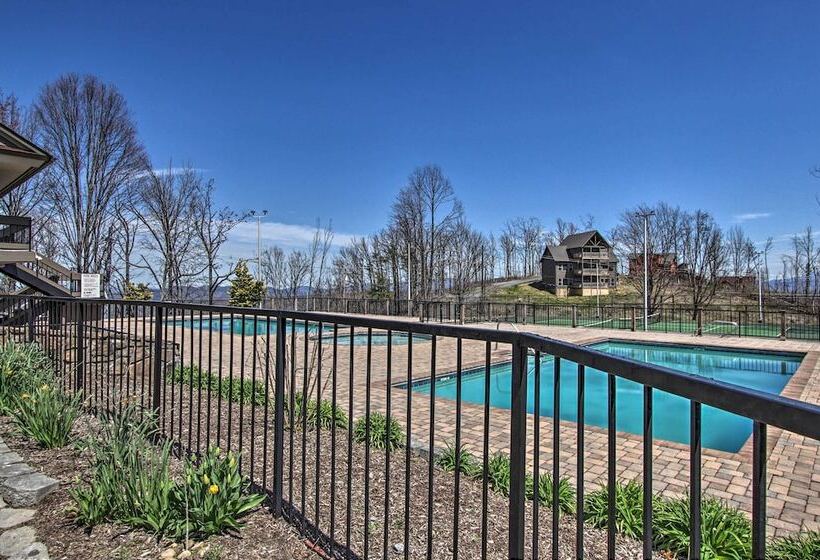 The Phoenix  Cabin W/ Hot Tub In Gatlinburg!