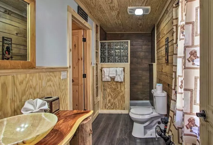 The Phoenix  Cabin W/ Hot Tub In Gatlinburg!