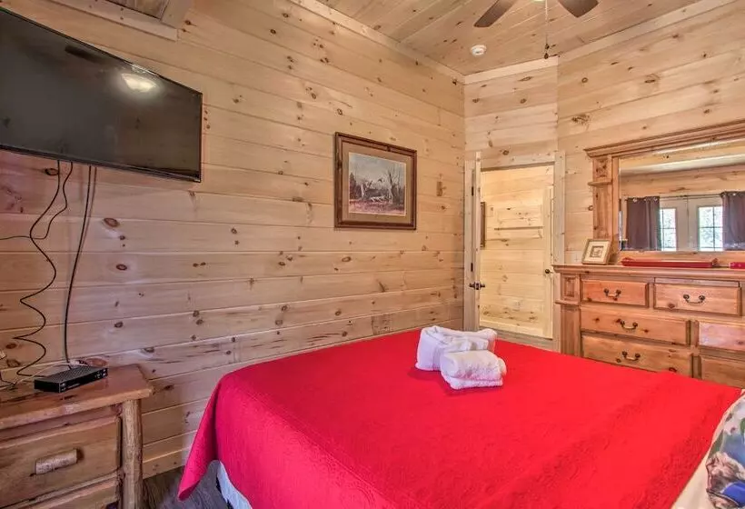The Phoenix  Cabin W/ Hot Tub In Gatlinburg!