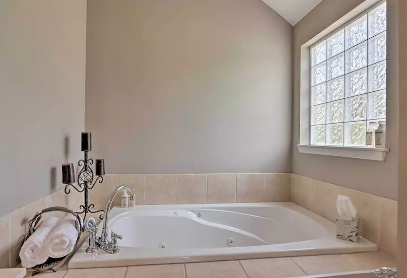 < 1 Mi To Marina: Family Friendly Osage Beach Home