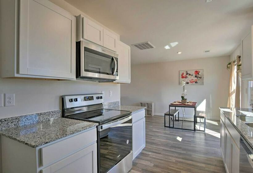 Gorgeous Family Friendly Greenville Home!