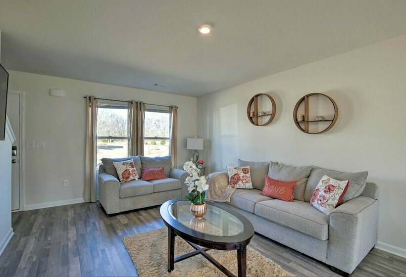 Gorgeous Family Friendly Greenville Home!