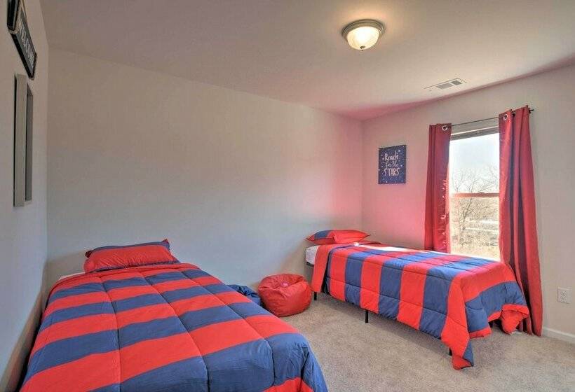 Gorgeous Family Friendly Greenville Home!